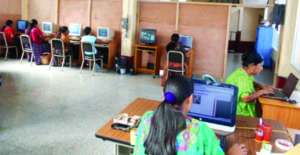 Women learning Technology in Chamelco
