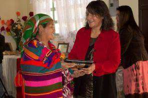 Delivery guides at Huitan community