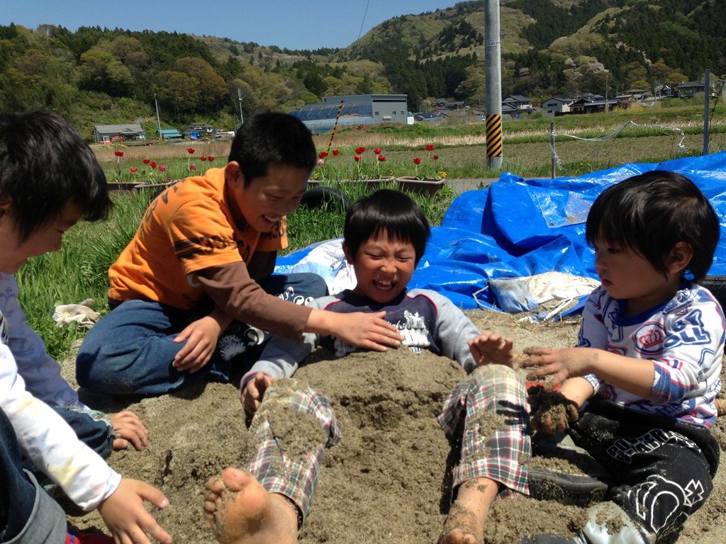 We deliver outdoor play opportunity to the tempora