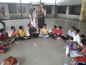 Facilitator demo on how to make science toy