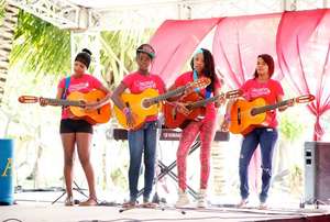 Mariposa guitarists