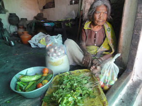sponsoring-groceries-to-poor-oldage-woman