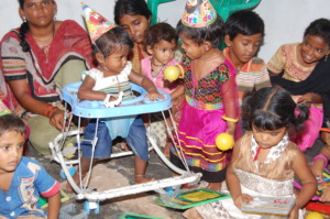 happiness_on_children_faces_during_play_with_toys_