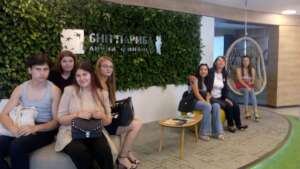 Students in the BNP Paribas' office