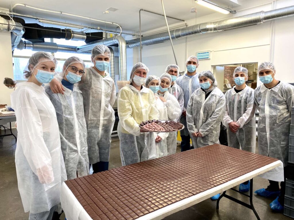 Students in the Benjamissimo chocolate factory