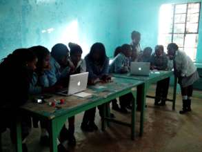 Students learn how to use circuits in MaKey MaKey