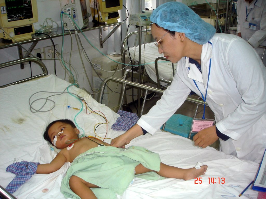 Provide Vietnamese Nurses with Medical Equipment