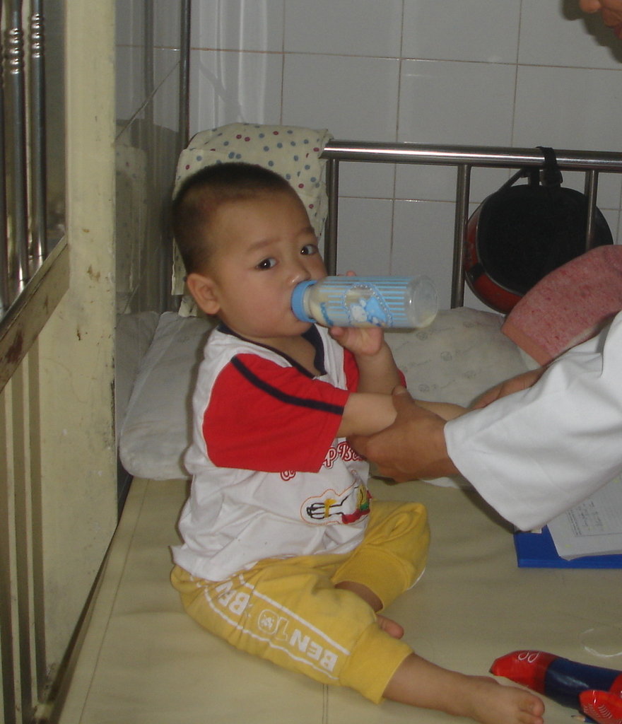 Provide Vietnamese Nurses with Medical Equipment