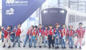Kindergarten on a trip to the new MRT