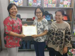 Fifi received a certificate for her internship