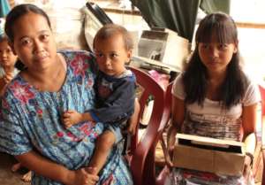 Fitriyah with her mom when she was in Grade 8