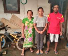 Sari and Her Parents