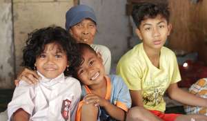 Septi, Bagas, Grandmother Salim and Agung