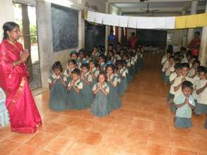 children praying