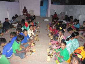 children eating snacks