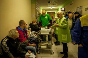 Distribution of hot drinks at the waiting rooms