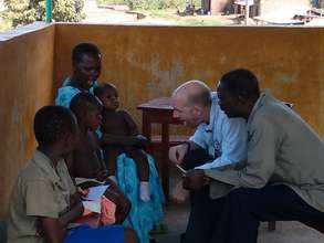 Georgetown Univ. Med Student volunteers at clinic