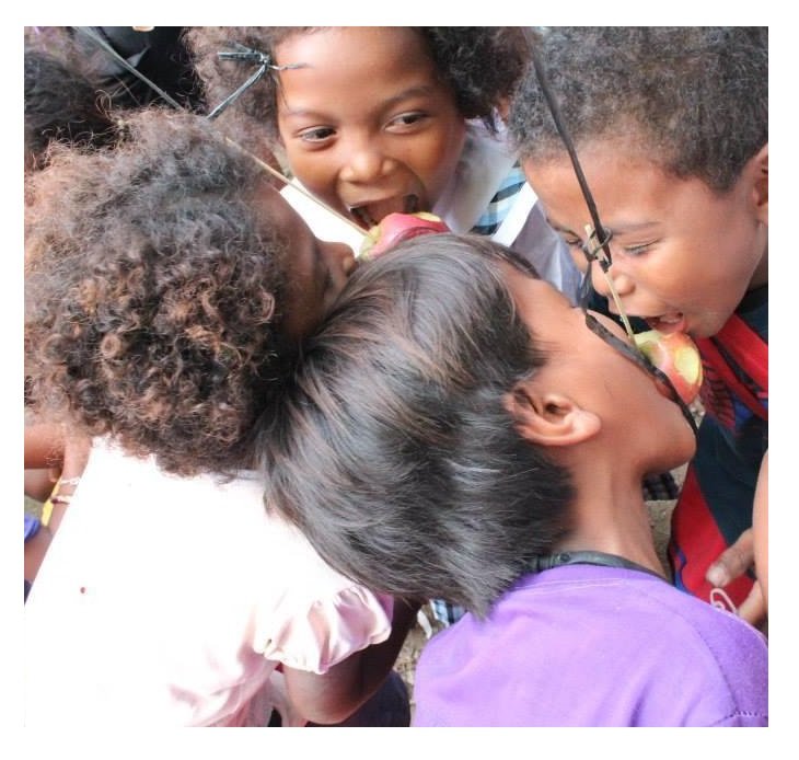 Get 5,000 Poor Filipino Children To Eat Apples