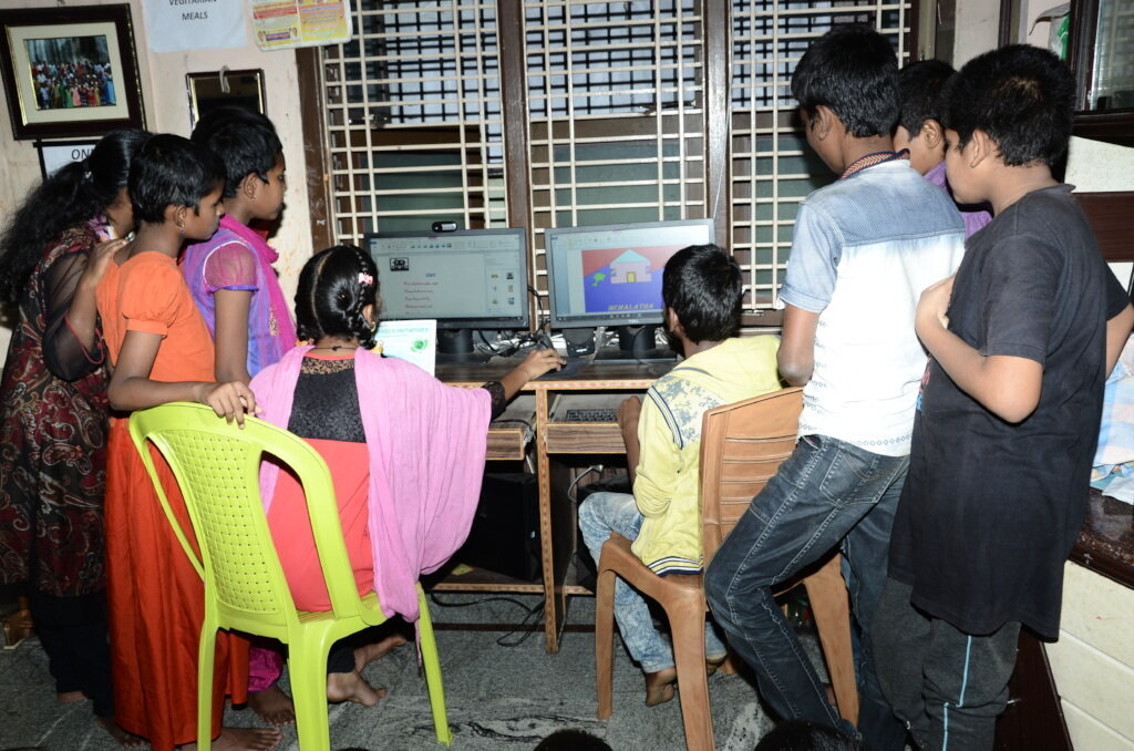 Orphan_Street_Children_learning_Computers