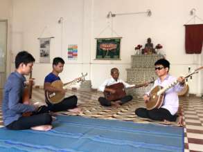 Chapey lesson with blind KCDI students