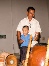 Loak Kru Bem teaching the Skor Thom