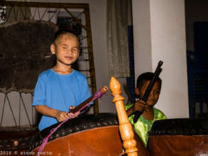 Learning to play the drums even when deaf & blind