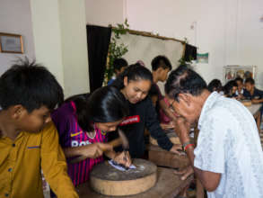 Puppet making workshop with Master Samoeun KCDI