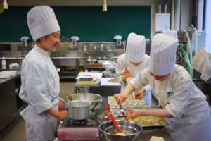 Sendai YMCA Pastry Students in Action!