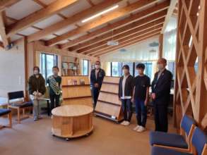 Endo-san with Principal and students at Miyanomori