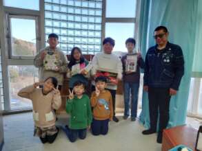Endo-san with Yori-Iso ES Students