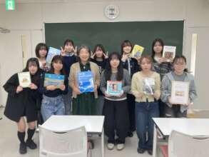 Chiba-san with Sendai Seiyo Gakuin Students