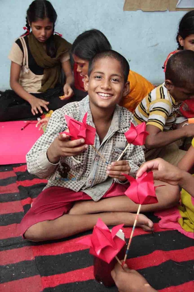 Educate 160 out of school slum children in India