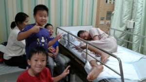 Young mentees visit their mentor Fluke in hospital