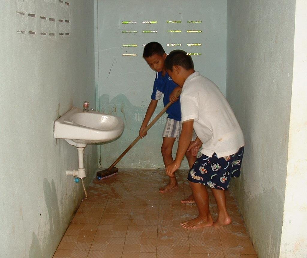 Keeping clean, washing toilets