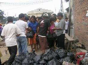Help of food for 200 Jakarta families of flood cas