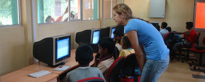 Students using computers at Horizon Lanka