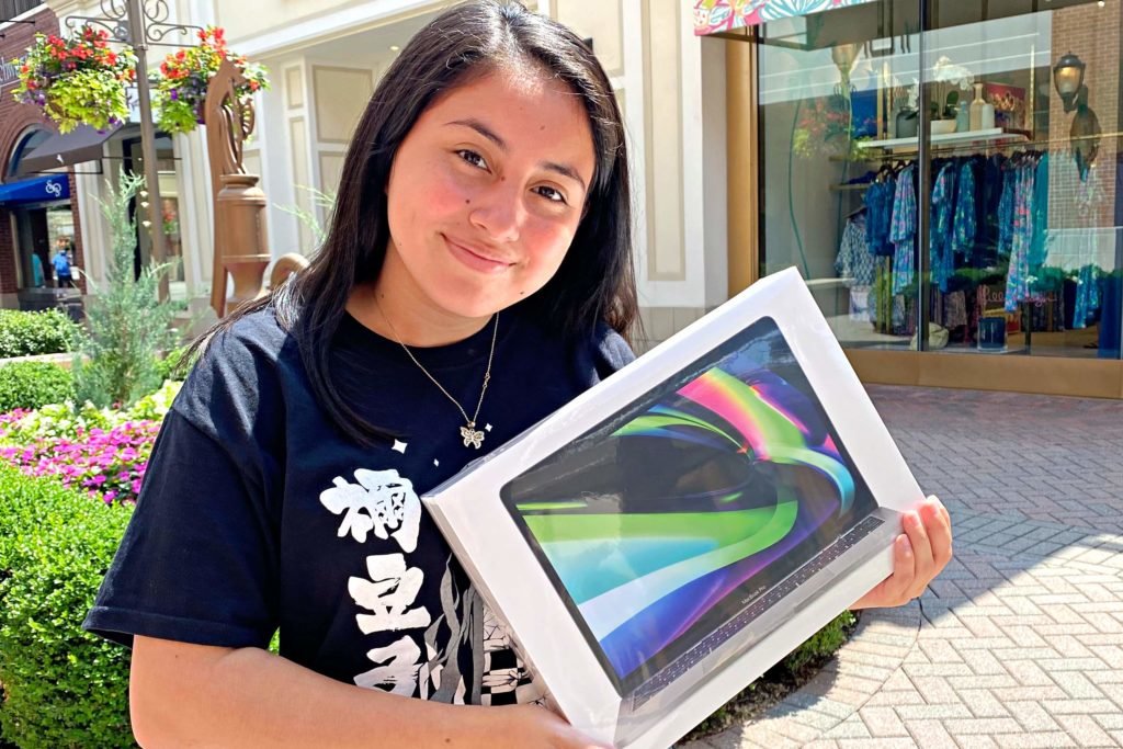 Meybelline, SLI scholar & computer award recipient
