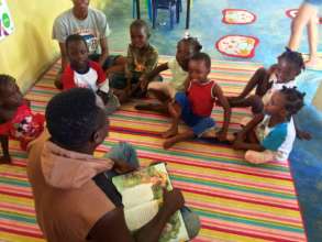 LC teacher, Ronnie, reads story to pre-K students.