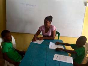 Mayra Rodriguez reviews vocabulary with students.