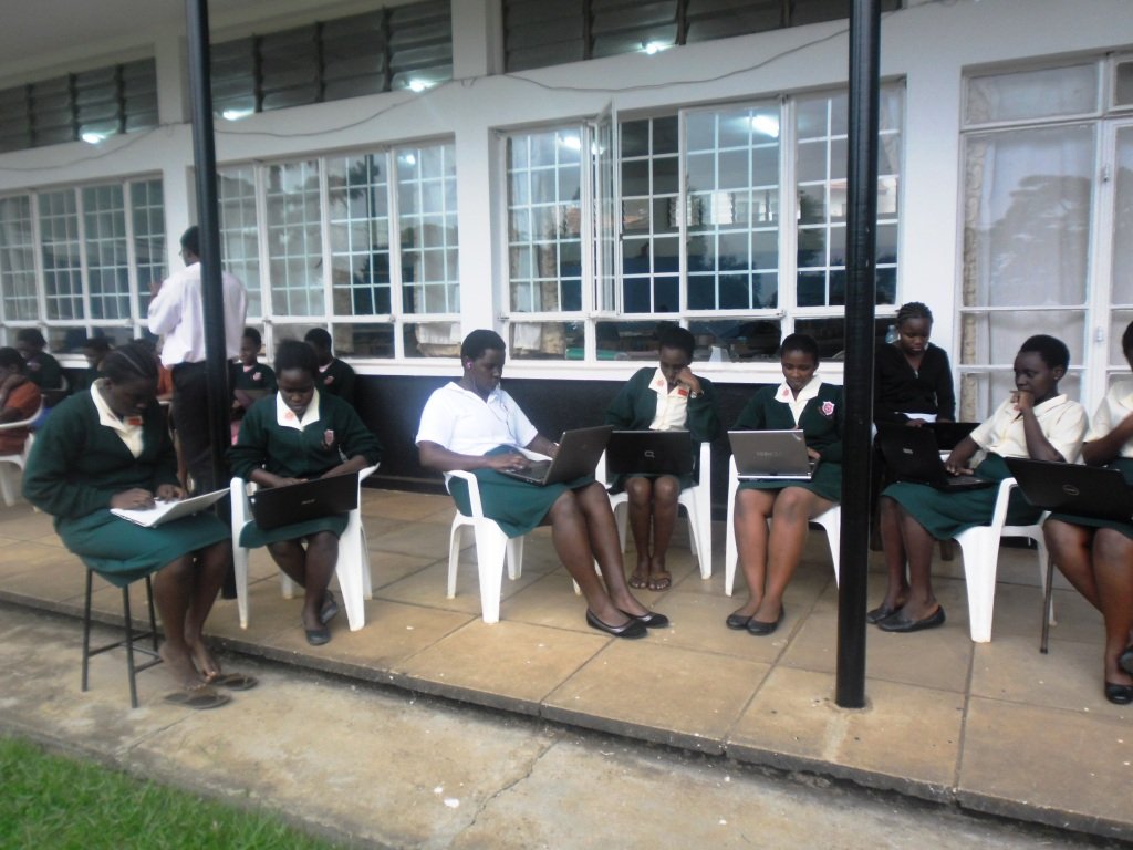 Support students in Uganda create an e-library