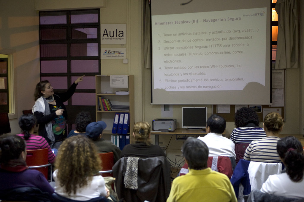Support children at poverty risk in Spain