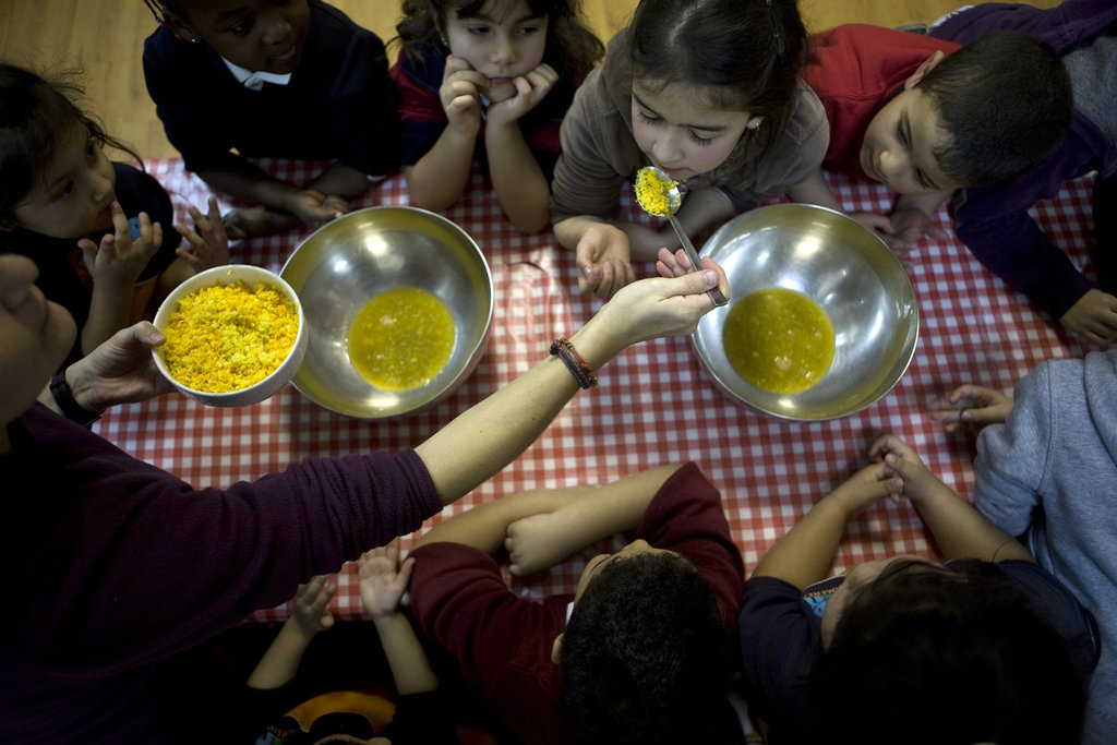 Support children at poverty risk in Spain