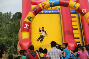 One of the kids enjoying the Giant Ride