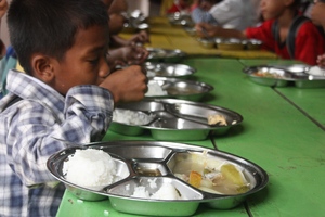 Hot lunches for Cambodia children
