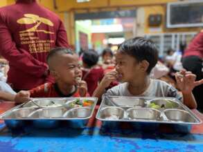Lunchtime at Educati Center with friends