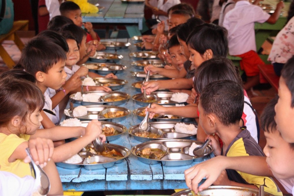 Hot lunches for 500 Cambodian children and youth