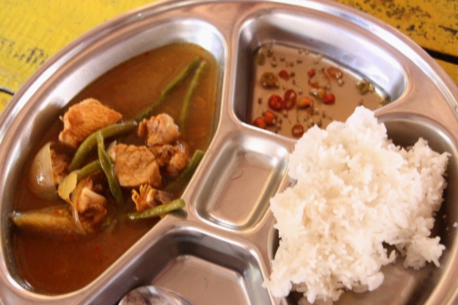 Hot lunches for 500 Cambodian children and youth