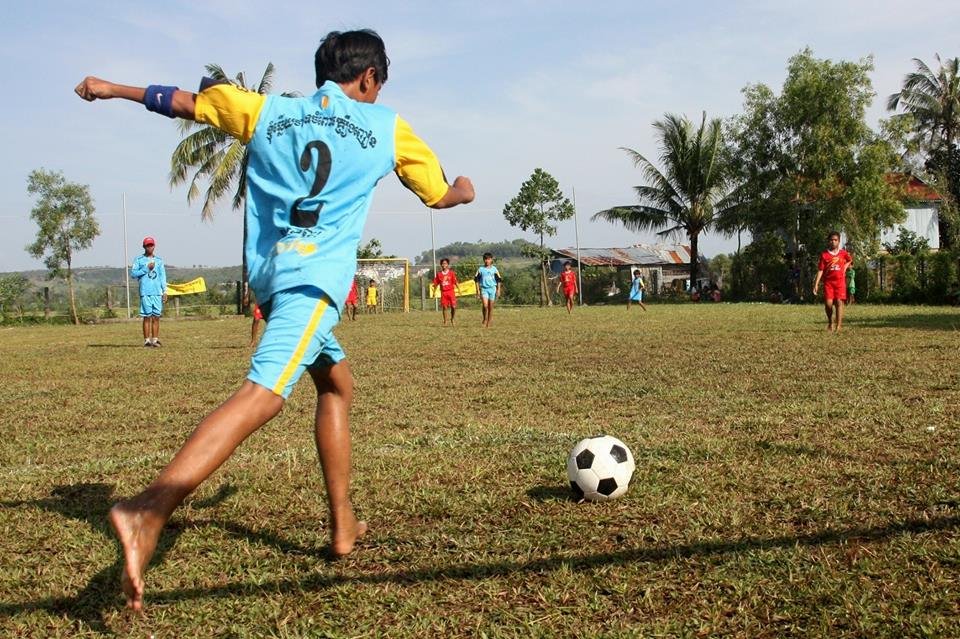 Hot lunches for 500 Cambodian children and youth