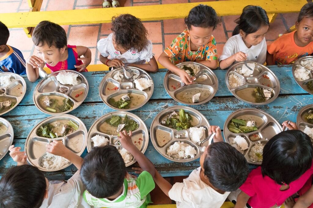 Hot lunches for 500 Cambodian children and youth