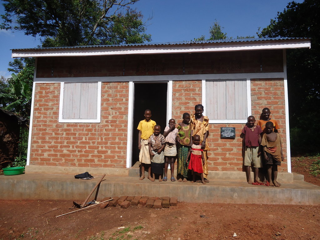 Provide shelter for 20 Ugandan Rural Grandmothers